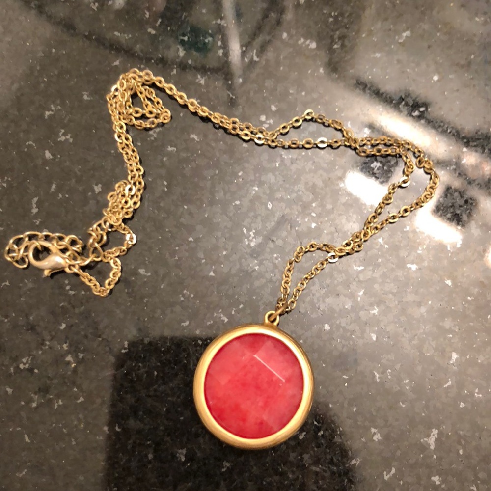 Pink and gold pendant necklace!
